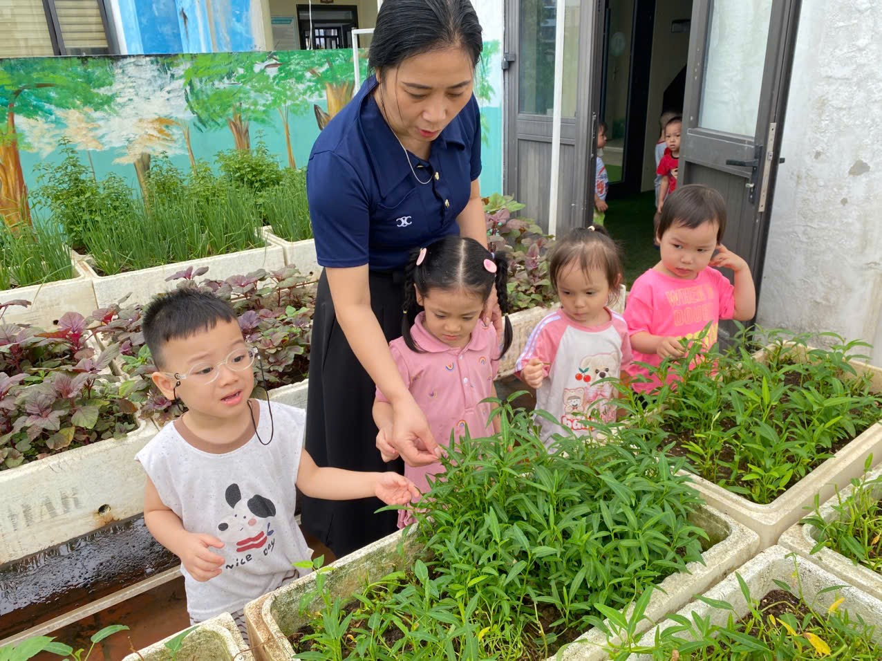 https://ad-mnsaomai.ngocha.edu.vn/UploadFinder/images/2025/9/25/25092025135536_4.png